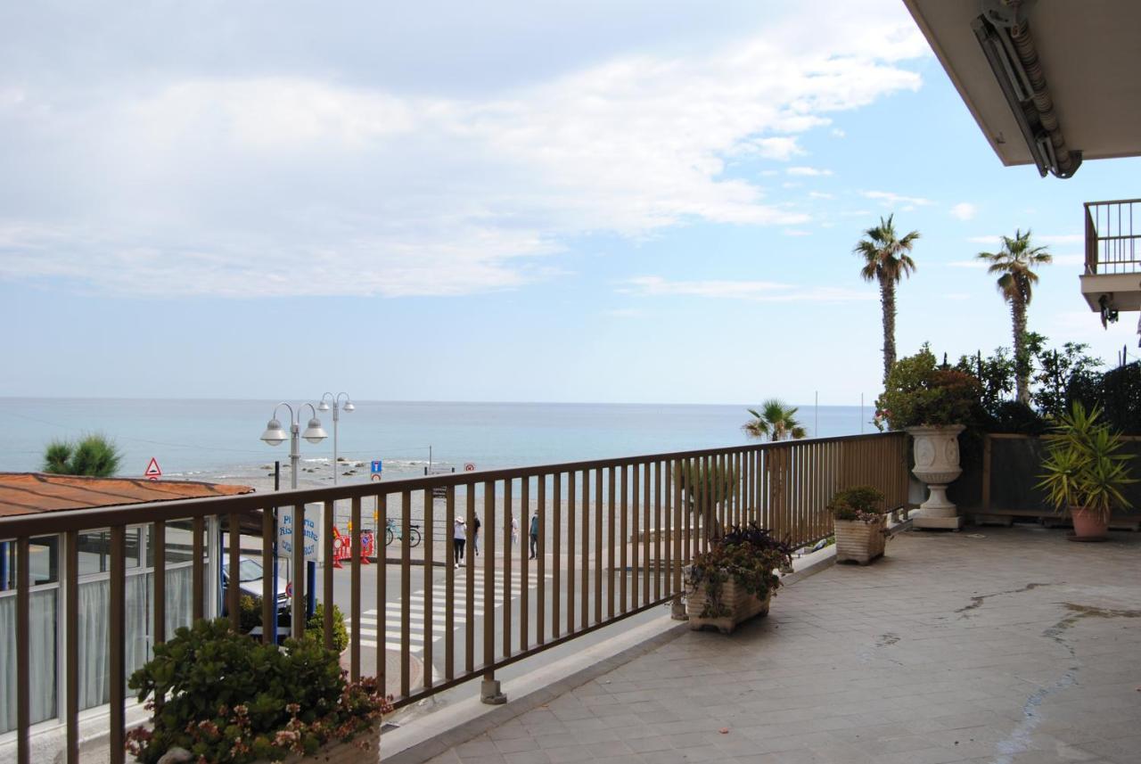 Gaiavacanze Beach Apartment Bordighera Εξωτερικό φωτογραφία