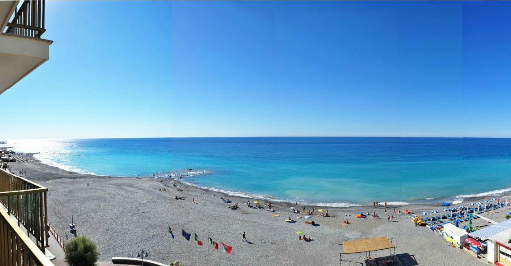Gaiavacanze Beach Apartment Bordighera Δωμάτιο φωτογραφία